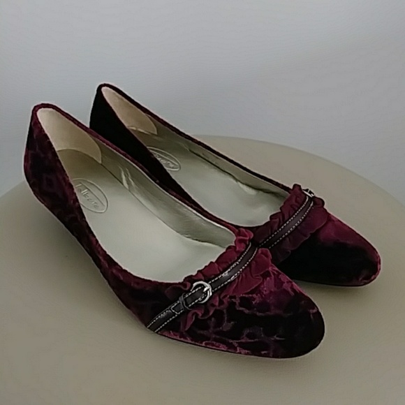 Talbots Shoes - TALBOTS WINE/BURGUNDY VELVET KITTEN HEELS SIZE 7